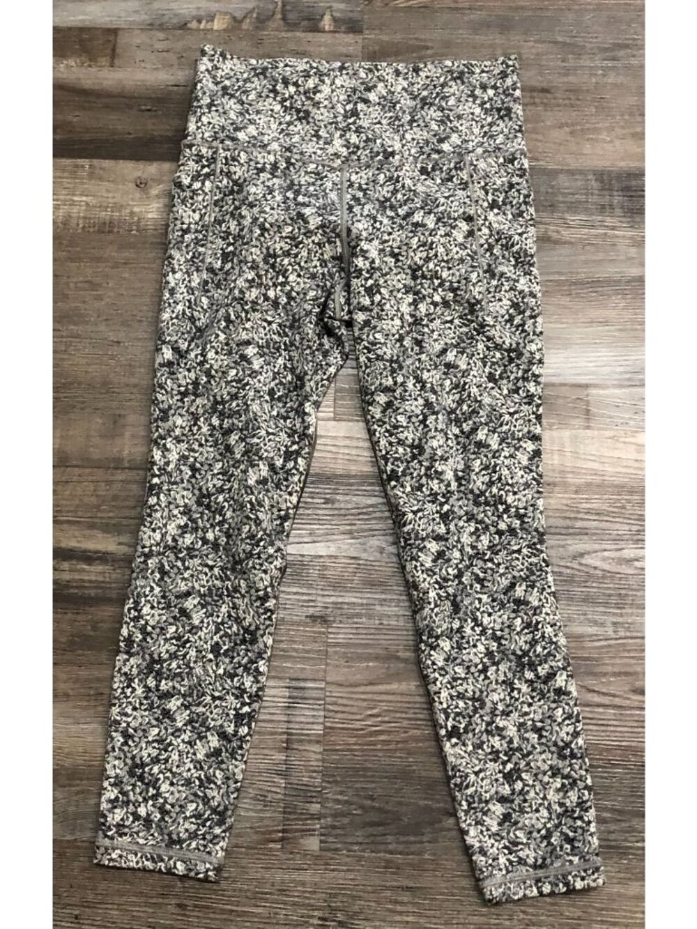 Athleta Salutation Stash Pocket II Textured 7/8 Leggings Small Womens Black Whit